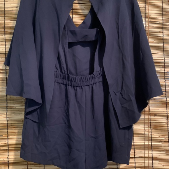 BCBG navy flowy sleeve romper - Picture 3 of 4
